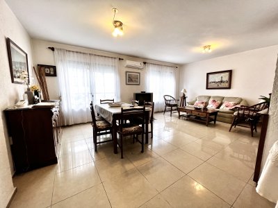 Venta, apartamento, 4 dormitorios, con estufa a leña, Peninsula, Punta del Este.