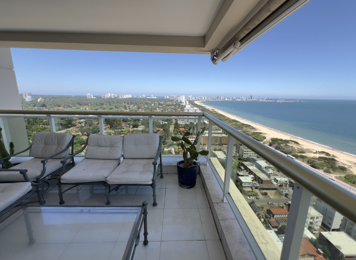 Imagen de VENTA LE JARDIN RESIDENCE - ESQUINERO- MANSA-PUNTA DEL ESTE. 