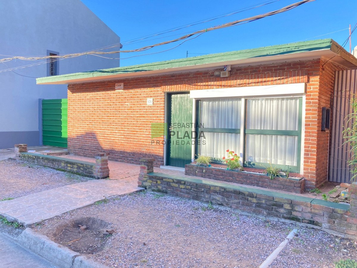 sólida casa 3 dormitorios, garaje, patio, centro san carlos - pld721c