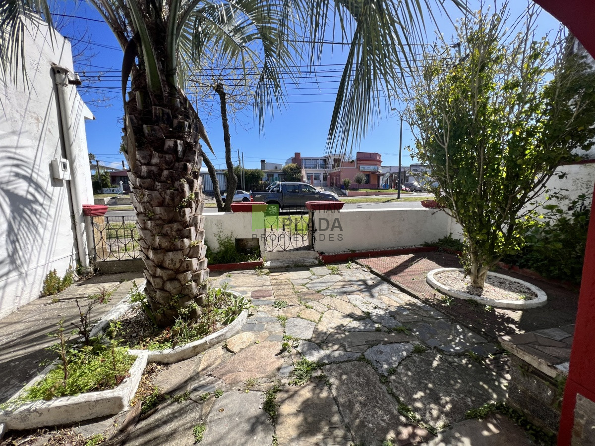 casa, buen punto comercial sobre avenida - pld670c