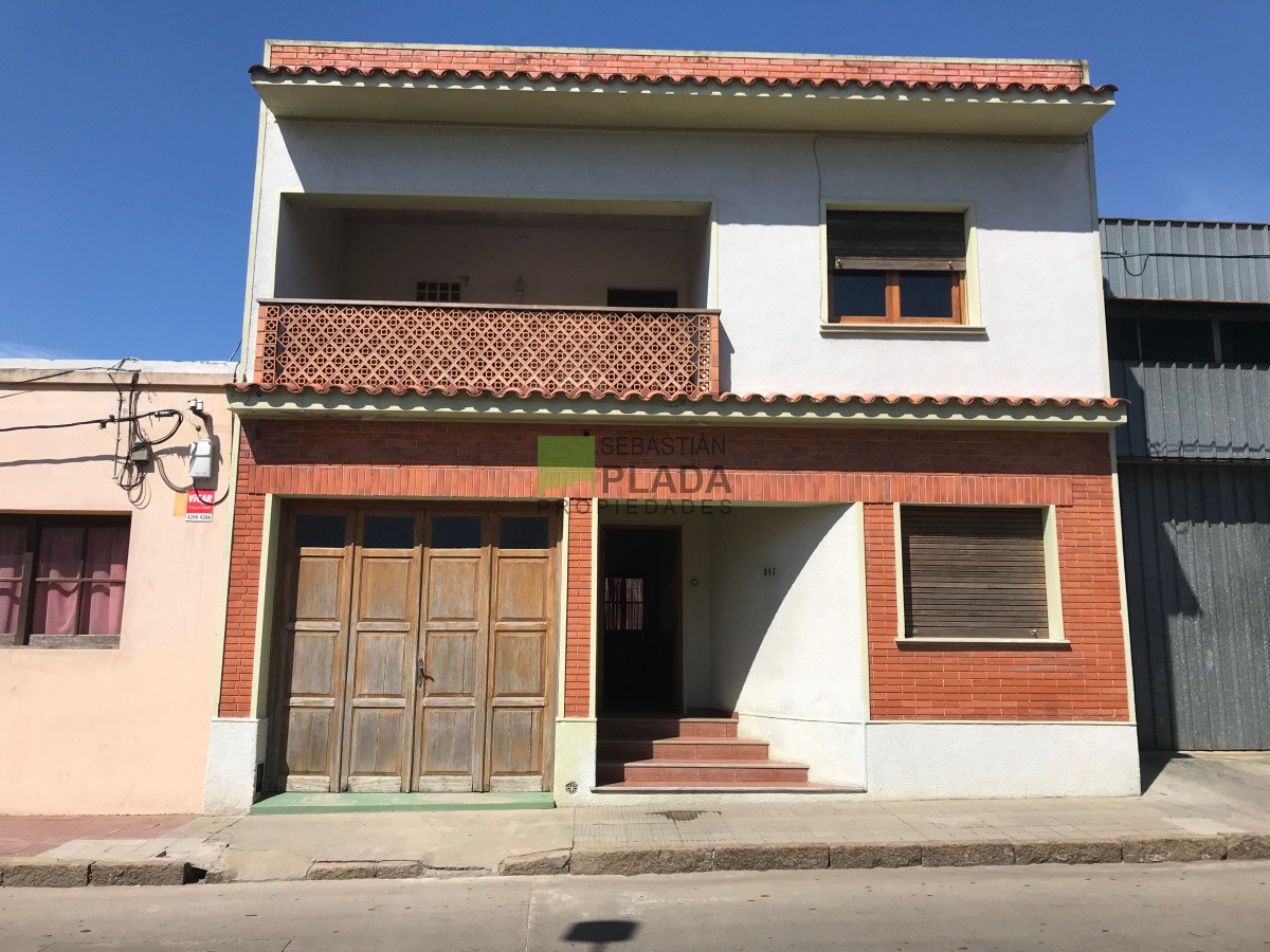 cómoda casa de tres dormitorios en el centro de san carlos - pld195c
