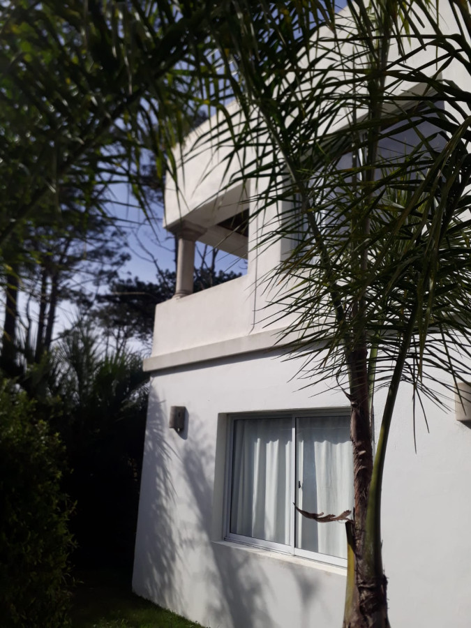Gran casa en Montoya