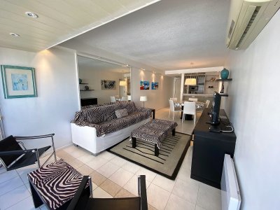 Excelente apto. Long Beach -Piso intermedio con vista al mar Punta del Este 