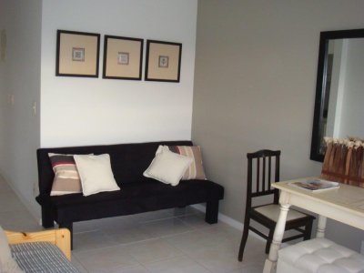 12 LUNAS APARTAMENTO UN DORMITORIO , UN BAÑO , LIVING COMEDOR , KITCHENETTE ,  GARAGE , TV CABLE , RECEPCIÓN , PISCINAS , BARBACOA , GIMNASIO , SAUNA , CANCHA DE TENNIS , SALA DE JUEGOS , LAVADERO ,SALA DE JUEGO PARA LOS MÁS PEQUEÑOS , CONSULTE..
Apartamento en Roosevelt - Punta del Este
Ubicado a  900 metros del Mar. 
Unidad de 1 Dormitorios 1 Baños 1 Suites 
Cocina : Kitchinette, Living Comedor 
Amenities : Sauna - Sala de TV - Ascensor - Recepción - Gimnasio - Sala de computadoras - Wi fi - Sala de adolescentes  - Laundry - Barbacoa - Cancha de tennis - Piscina Climatizada cerrada - Sala de Juegos - Piscina abierta climatizada - Garage - 


Consulte con nuestros asesores.
