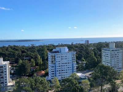 EXCELENTE PLANTA DE TRES DORMITORIOS, DOS BAÑOS, PRINCIPAL EN SUITE, TOILLETE, LIVING COMEDOR, AMPLIA COCINA CON TERRAZA LAVADERO, OCTOGONO, DORMITORIO Y BAÑO DE SERVICIO, VISTA AL MAR, CLUB HOUSE, SERVICIO DE MUCAMA, GARAGE