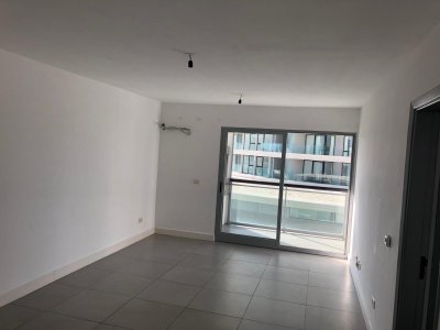 APARTAMENTO DOS DORMITORIOS UNO EN SUITE , DOS BAÑOS.
SE UBICA EN LA PARADA DOS, CERCA DE LA MANSA Y BRAVA.
EN UNA TORRE CON FINAS TERMINACIONES Y MUY BUENA DECORACIÓN EN SUS ESPACIOS COMUNES.
FULL AMENITIES. CON RENTA INCLUIDA 