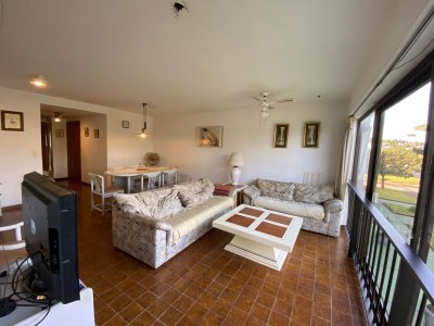 VENTA APARTAMENTO 3 DORMITORIOS , 2 BAÑOS , DORMITORIO Y BAÑO SERVICIO