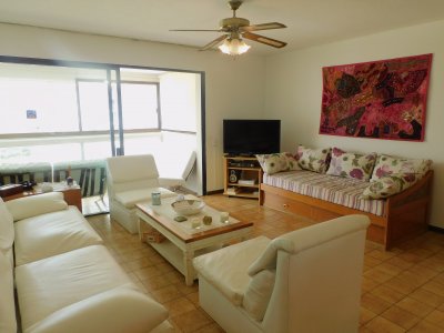 APARTAMENTO EN PLAYA BRAVA PUNTA DEL ESTE 