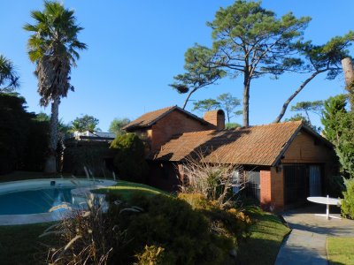 PLAYA MANSA, HERMOSA CASA MUY CONFORTABLE.