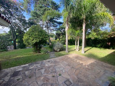 CHALET ZONA COLEGIOS OPORTUNIDAD !!