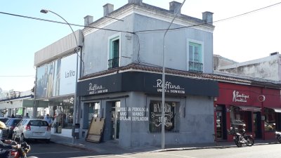 LOCAL ESQUINA EN PLENO CENTRO  MALDONADO