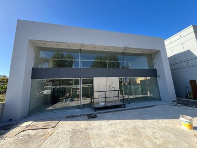 LOCAL COMERCIAL EN MALDONADO FRENTE AL CAMPUS CERCA DE TODO 