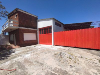 IMPERDIBLE LOCAL -GALPON CON OFICINA EN MALDONADO