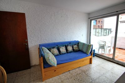 Vendo apartamento en Península, sobre Gorlero. Punta del Este.