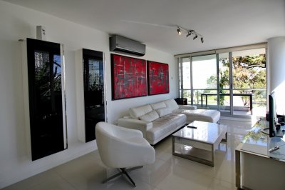 Apartamento 3 dormitorios, nuevo, con piscina interior, Playa Brava, Punta del Este, 