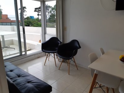 Vendo apartamento 1 dormitorio, edificio con servicios, en Roosevelt, Punta del Este.