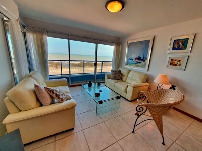 Vendo o alquilo apartamento 3 dormitorios en primera línea en Penínsulta, Punta del Este 