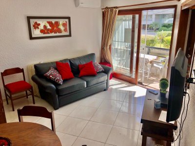 En venta , apartamento muy lindo, reciclado a 100 ms del mar (Brava)