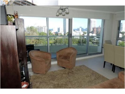 En venta.. Muy lindo apartamento sobre Av. Roosevelt, Punta del Este