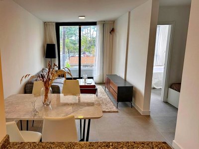 Vendo apartamento 1 y 1/2 dormitorios, a estrenar, con buenos servicios, en Punta del Este