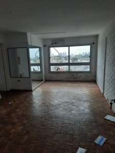 Vendo apartamento 3 dormitorios en el centro de Maldonado, piso alto.