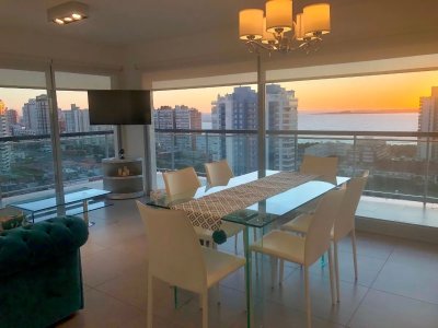 Apartamento de 2 dormitorios con vista al mar ,Punta del Este