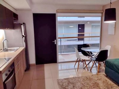 Vendo apartamento a 1 cuadra del puerto, edificio con buenos servicios, Punta del Este