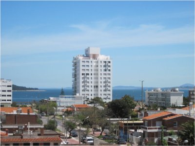 Oportunidad a pasitos del mar , rodeado de todos los servicios... 