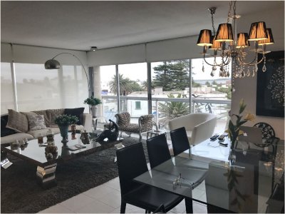 En venta y alquiler.. Apartamento en Península excelentes vistas al mar y Puerto- Punta del Este 