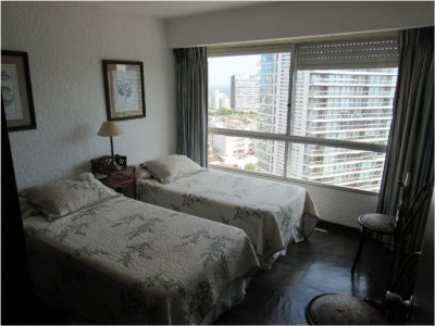 Excelente edificio sobre la Brava, 1 dormitorio