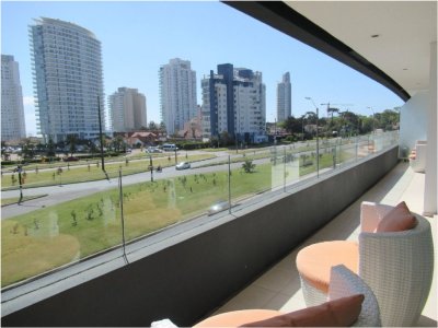 Apartamento de 3 dormitorios con excelente vista ,Punta del Este