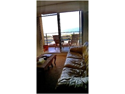 Vendo apartamento de 2 dormitorios enedificio con servicios con vista al mar, Punta del Este.