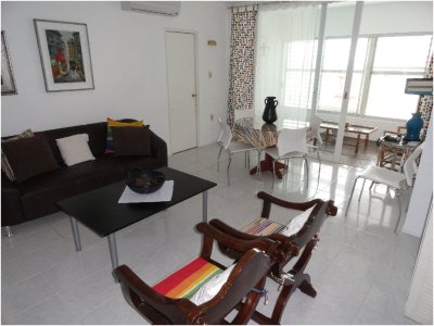 Apartamento en venta de 2 dormitorios reciclado en Peninsula, Punta del Este.