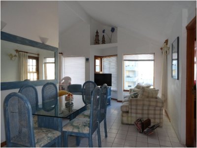 Muy lindo apartamento , en el corazón de la Península a 1 cuadra de Av. Gorlero. 