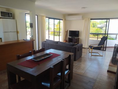 Apartamento tipo Penthouse de 3 dormitorios, Playa Mansa, Punta del Este