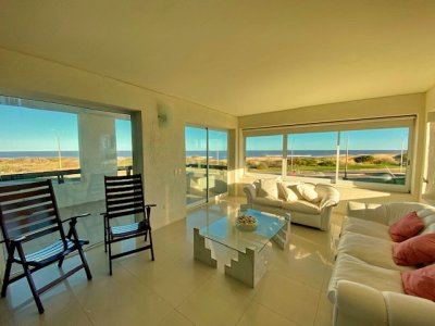 Apartamento de 3 dormitorios con vista al mar ,Punta del Este