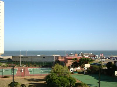 Vendo apartamento 2 dormitorios con vista al mar y servicios, Punta del Este