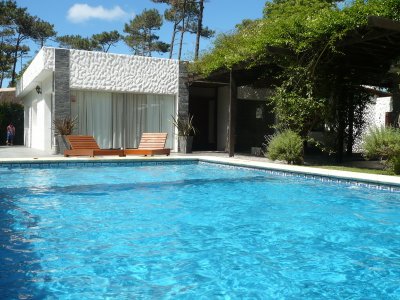 Vendo casa 3 dormitorios con piscina en Rincón del Indio, Punta del Este.