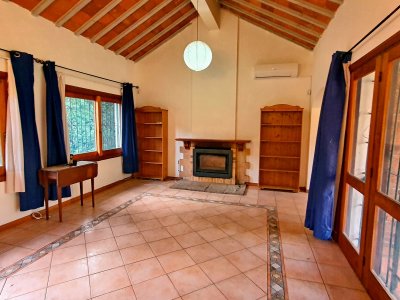 Vendo casa 5 dormitorios con gran terreno en Cantegril, Punta del Este.