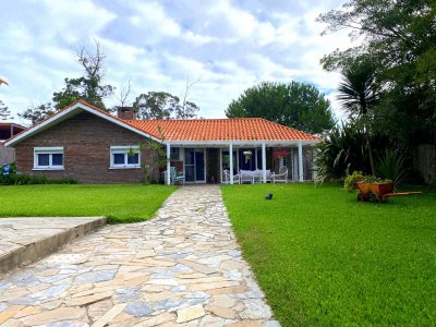 Alquiler de casa en Pinares cerca de la playa de 3 dormitorios