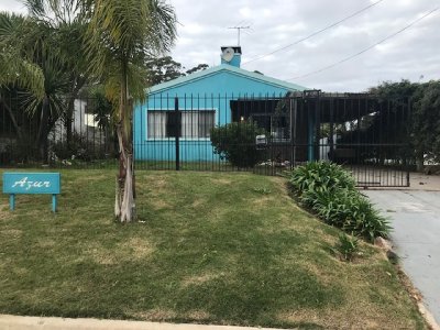 Muy linda casa en un barrio con buen entorno en Maldonado.