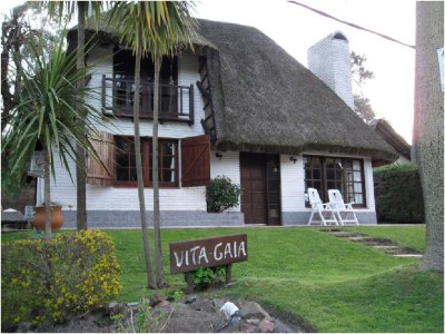 Se alquila casa de 4 dormitorios en Pinares, Punta del Este.