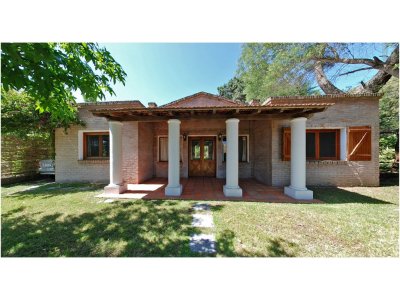 Casa de 2 dormitorios en alquiler en Rincon del Indio, Punta del Este