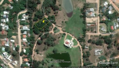 Venta de terreno en playa mansa con entorno de campo proximo a Punta del Este