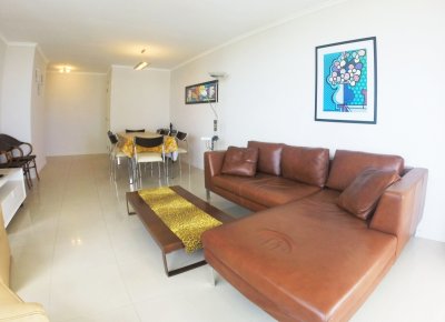 Apartamento en alquiler de 3 dormitorios, todos los servicios