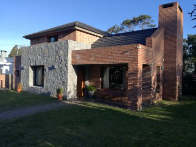 Casa en alquiler, zona Pinares - Ref : EQP863