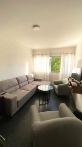 Apartamento de 3 dormitorios y 2 baños. Excelente ubicación,  parada 14 de Playa  Mansa.
La unidad tiene vista despejada al verde de la manzana. Amplios ambientes. 
Gastos comunes bajos. 1 cochera fija. Portería con horario establecido. 
Acepta permuta por propiedad con balcón o casa en Punta del Este. BINTANG Propiedades




