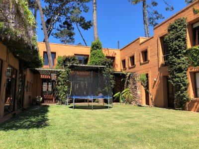 CASA, 5 DORM + DEP. SERVICIO, BARRIO PRIVADO, LA ARBOLADA, PUNTA DEL ESTE, VENTA Y AQUILER