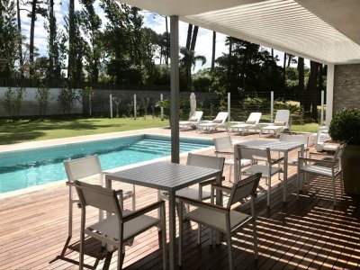 CASA, 4 DORMITORIOS, BARRIO PRIVADO, PUNTA DE ESTE, VENTA Y ALQUILER