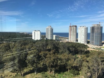 Vendo apartamento con excelentes servicios, 3 dormitorios, en Roosevelt, Punta del Este